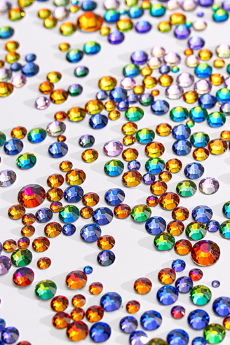 crystals with polychromatic coatings