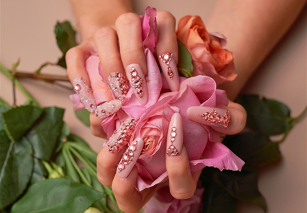 nails with rose peach crystals