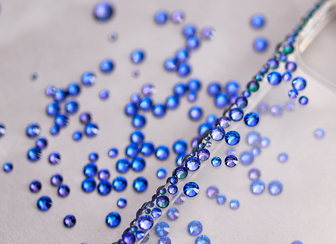 Crystals with polychromatic coating Heliotrope