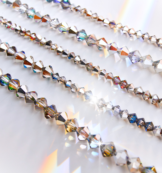 Crystal beads with polychromatic coatings