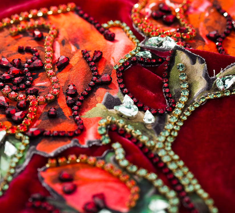 Fabric with cupchains and fancy crystals