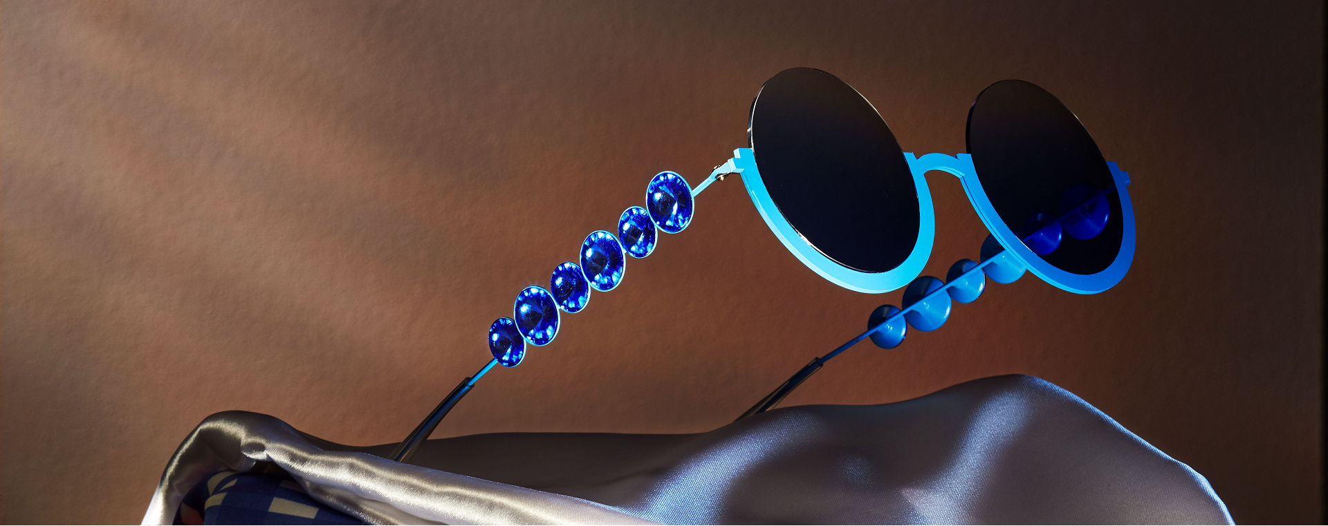 Eye-catching Rivoli Shimmer